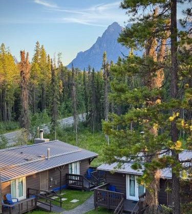 Sunwapta Falls Rocky Mountain Lodge