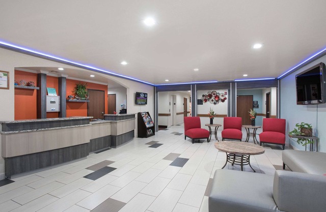 Super 8 by Wyndham Claremore OK