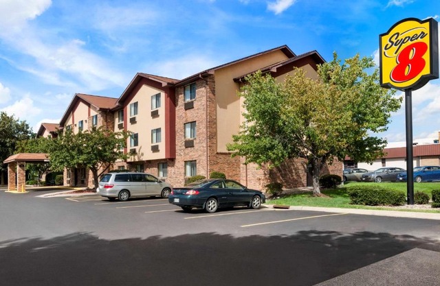 Super 8 by Wyndham East Peoria