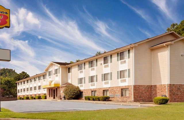 Super 8 by Wyndham Fayetteville