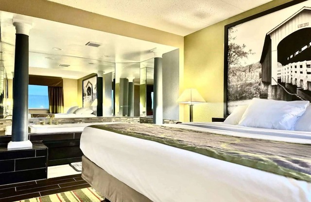 Super 8 by Wyndham Frederick