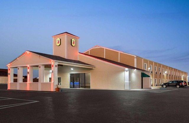 Super 8 by Wyndham Gainesville TX