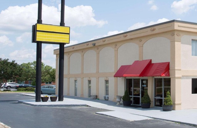 Super 8 by Wyndham Greensboro