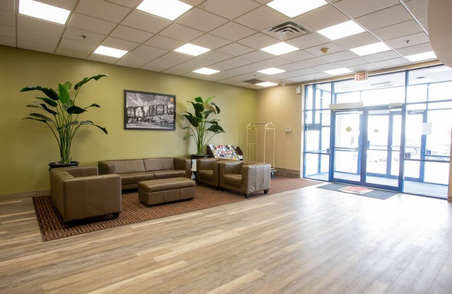 Super 8 by Wyndham Mississauga