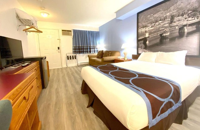 Super 8 by Wyndham Sicamous