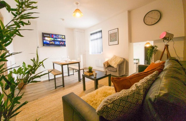 Super Convenient Keyless Entry Two Bedroom Loft by Property Promise