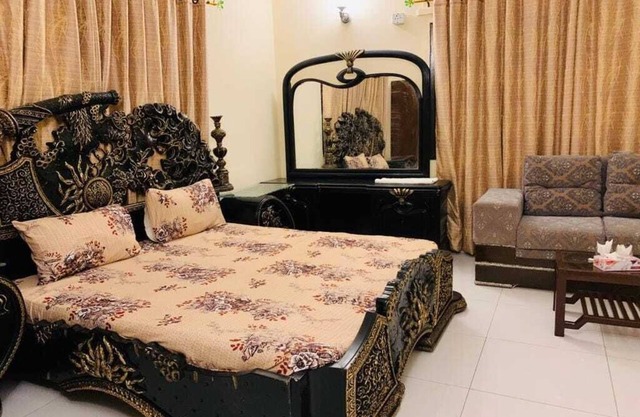 Super Golden Guest House