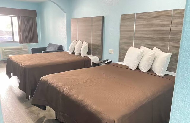 Super Stay Inn By OYO Humble IAH East