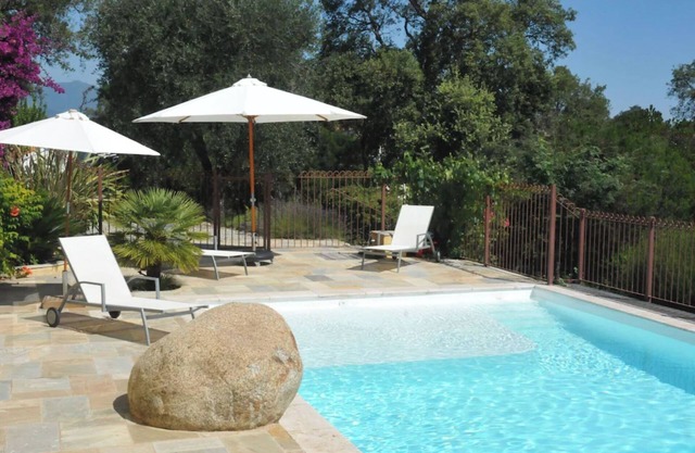 Superb 220m² villa with swimming pool, garden, 500m from the beach