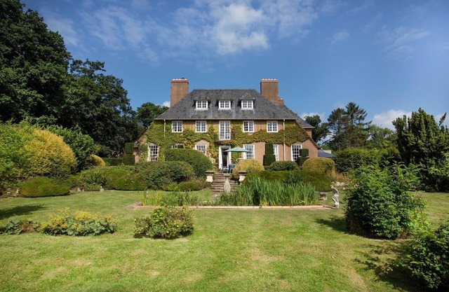 Superb 5 Bedroom, Grade II Arts and Craft Style House with extensive gardens