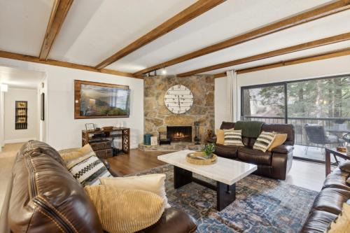 Superb Gatlinburg Condo with Pool Table and private balcony with stream views