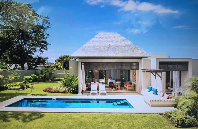 Superb villa with pool on the golf course Anahita opposite the famous island deer