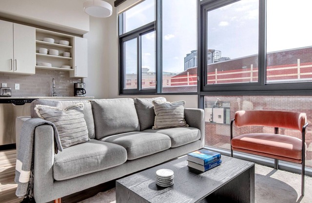 Superb West End 1BR w/Rooftop Pool, Walk to Nightlife, by Blueground