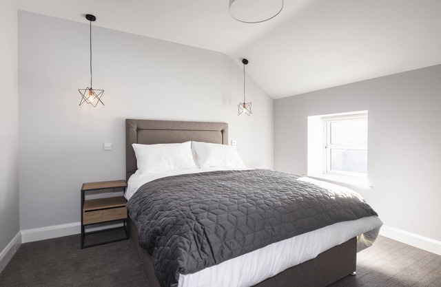 Superior Apartment with Street View at Rooms at the Lower House