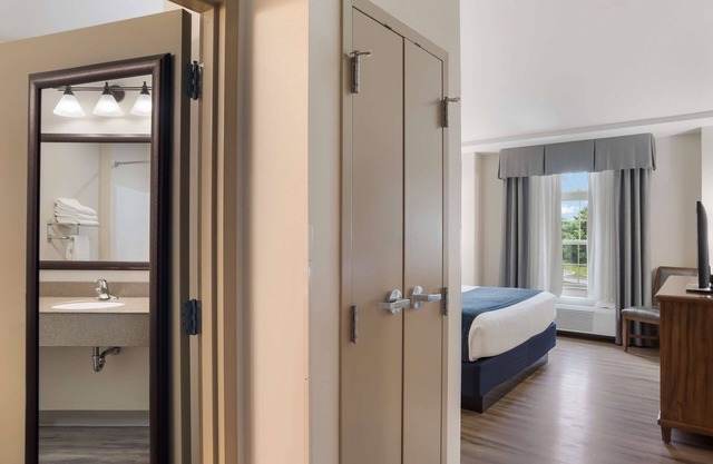SureStay Plus Hotel by Best Western Elizabethtown Hershey