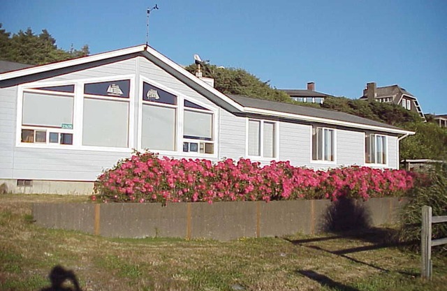 Surfwatcher: Great Ocean View, Across from Beach in Neahkahnie. Sleeps 8