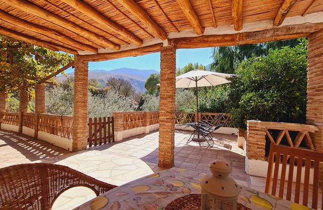 Sustainable High Level Cave House, Private huge Garden Calm View Child safe Pool