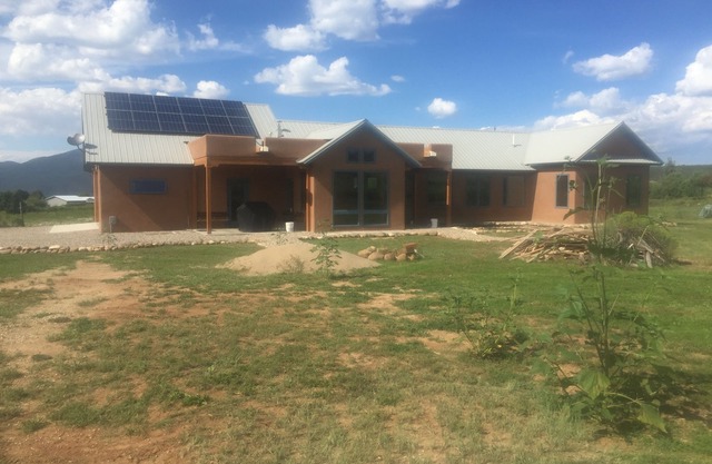 Sustainable Mountain Retreat, 12 miles to Sipapu, 27 to Taos, 51 to Santa Fe