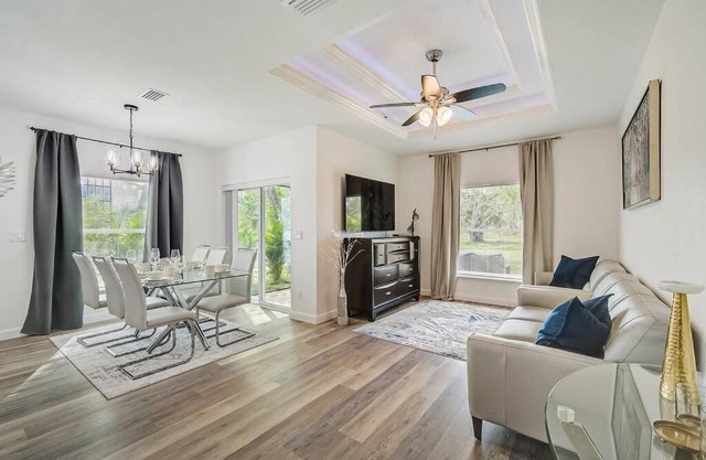 SW Florida Luxury Modern Retreat, King Bed Suite , Close to Beaches/Golfing/Fishing/Air Ports , 2023 Built