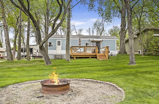 Swan Lake Resort & Campground - Lakeside Cabin #5