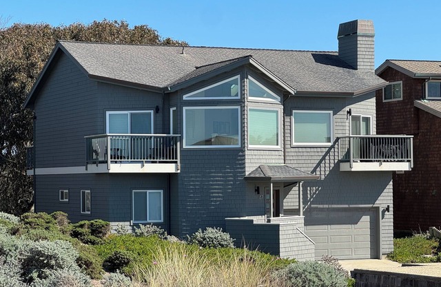 Sweeping ocean views! Perfect for families, steps to sand, ping pong, Pickleball