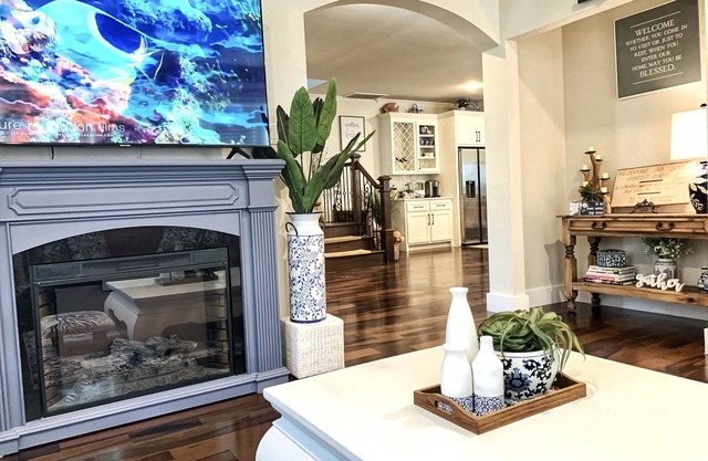 Sweet Escape Homes: Rustic Modern Home next to lake - Center of Dallas & FW