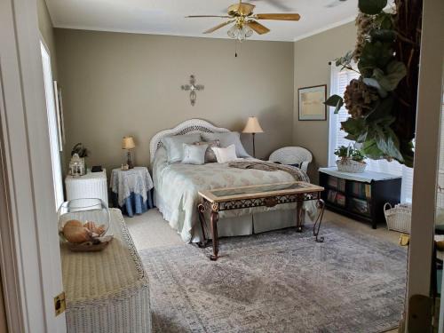 Sweet Studio En Suite Available!
