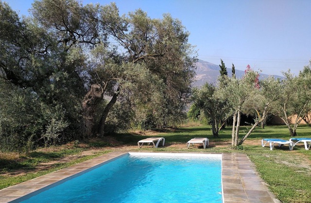 Swimming pool, garden, 20 minutes beach, free wifi, EL VERGEL