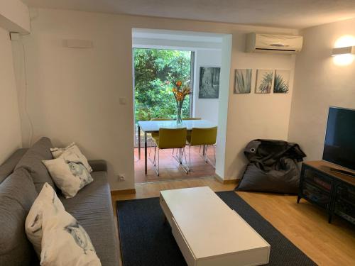 T2 en rez-de-jardin en plein coeur de la Londe les Maures