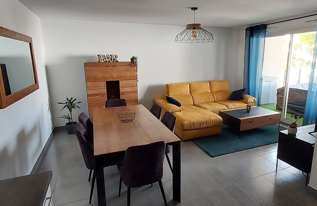 T3 standing. Immediate proximity Golf of Montpellier Massane. Beaches at 15