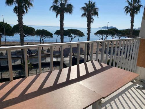 T3 sur la plage vue féerique mer,wifi, parking inclus , clim