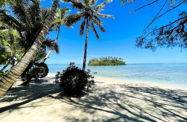 Taakoka Muri Beach Villa - beach front, paddle boards, kayaks, pool, free WIFI !