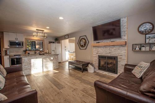 Tahoma Treasures Emerald Cabin Hauserman Rentals