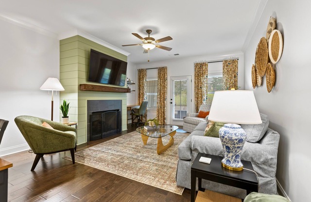 Tailored 2-bedroom townhome located in Auburn's peaceful Farmville Lakes