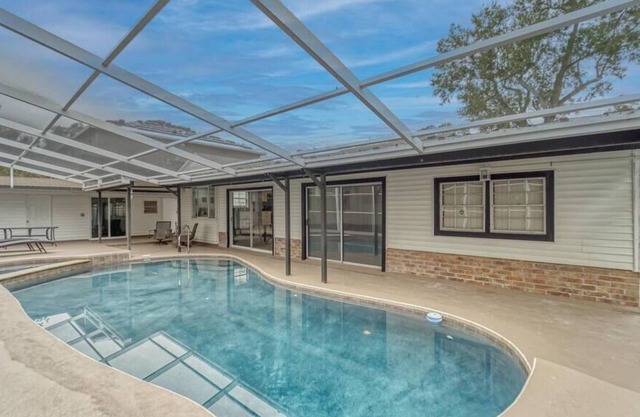 Tampa Retreat: Poolside & Spa Fun and City Vibes