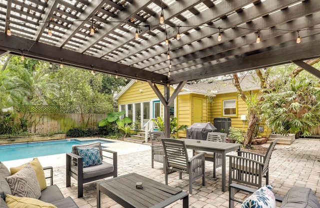Tampa Vacation Home w/ Private Pool + Gas Grill!