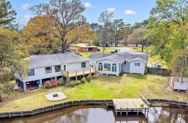 Tara's Riverfront Hideaway