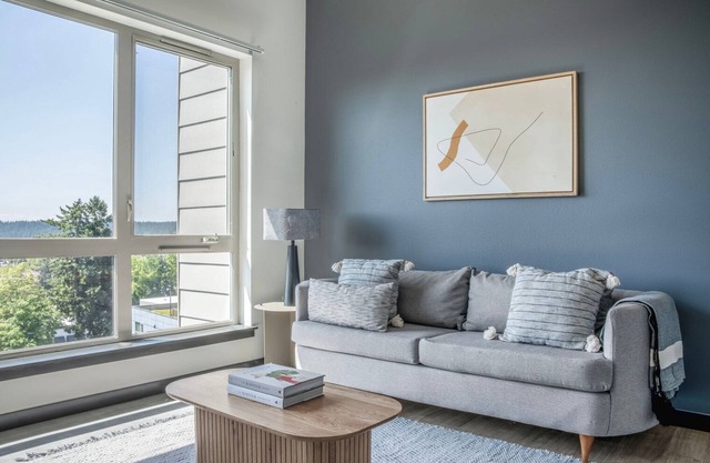 Tasteful Bellevue Jr 1BR w/Firepits & Games, nr Dining, by Blueground