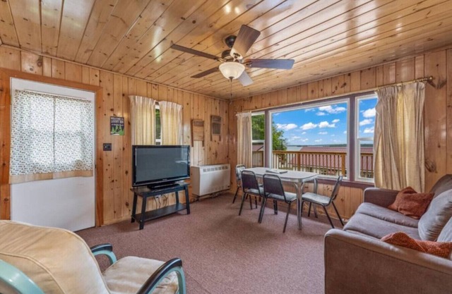 TB5 Thunder Bay Resort Cabin5