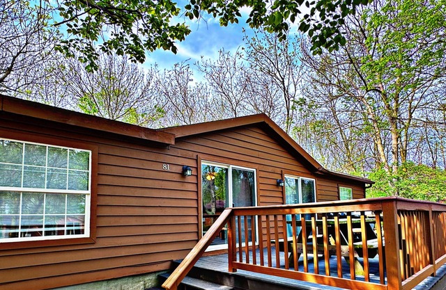 Ten People Can Enjoy this Big Cottage at the Island Club - 3 BR, 2 BA - IC81