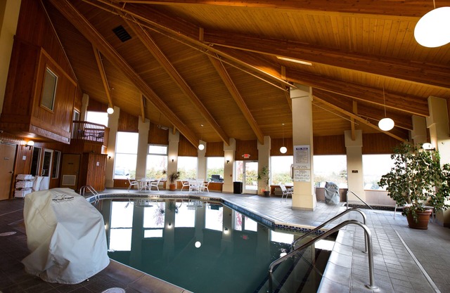 Ten Pin Inn & Suites