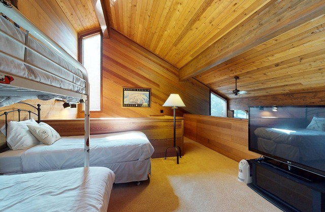 Tennis Village 14 Pet-Friendly, Spacious, Comfortable, Great Complex Amenities by RedAwning