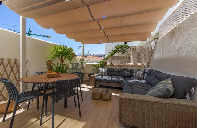 Terrace, pool, near beach & home office (Fibre)