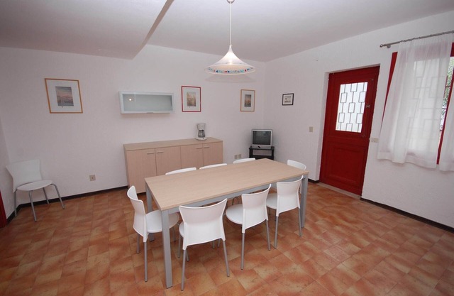 Terraced house with communal pool