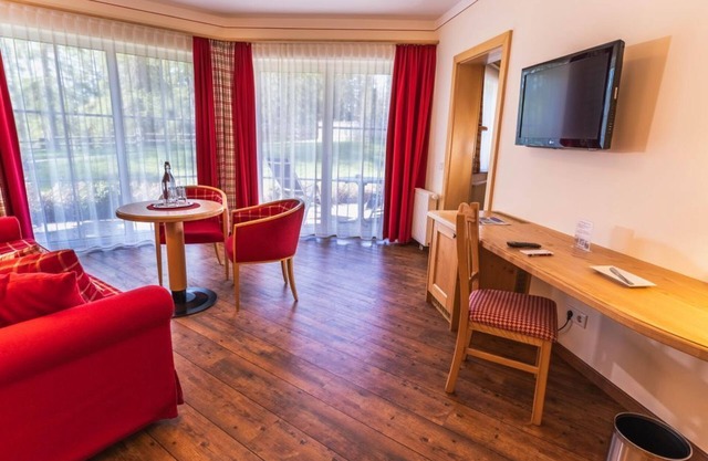 Terrasse-suite, Dusche & WC, Frühstück - Hotel Lindenhof