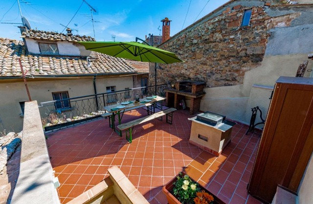 Terrazza dei Sarti Central Volterra Penthouse 6 Beds & More