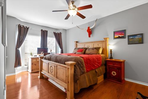 Texas Ranch Retro Escape- 2BR 2BA, Walk to Football, Moody