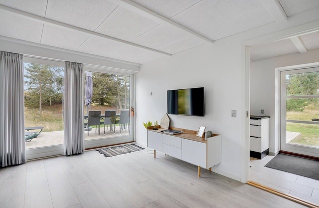 Thatched cottage with modern, bright interior and underfloor heating throughout the first floor.