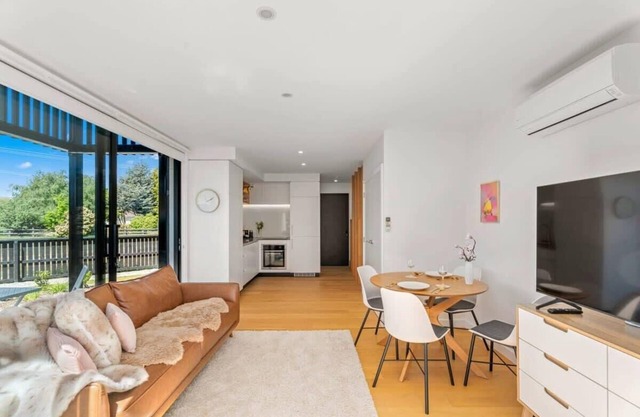 The 1 With The View S