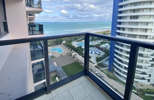 The Alicia on the Beach! 2BR/2BA Resort Experience